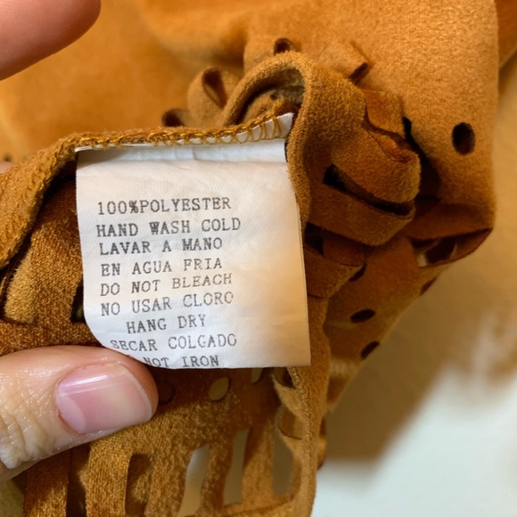 💗3 for $15 A’Gaci suede cut out top - Picture 6 of 8